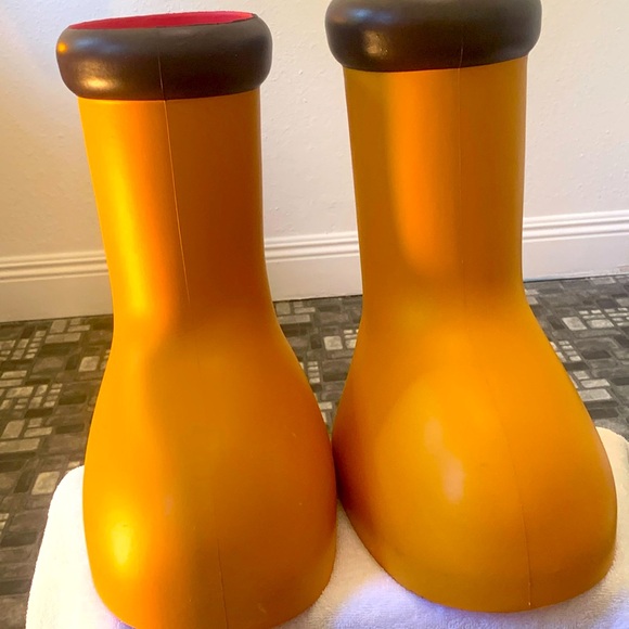 Cape Robbin - Picture 1 of 3